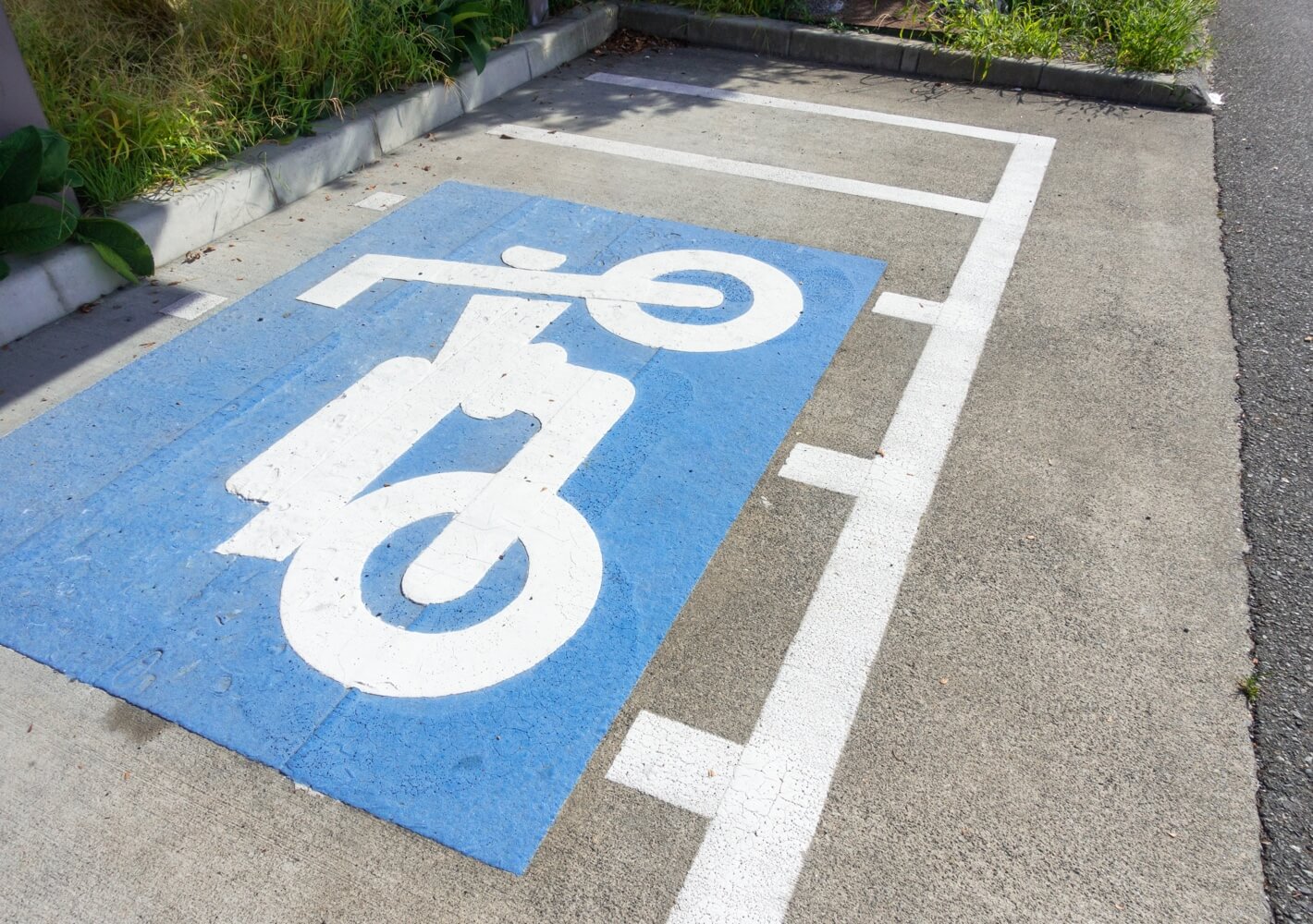 福島駅から徒歩6分の鷺洲にある月極バイク駐車場！選べる複数車室